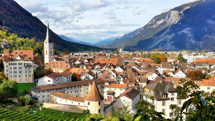 Blick auf Chur und den Kirchturm