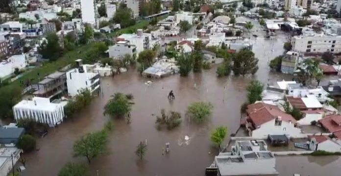 Blick auf die Überschwemmungen in Argentinien