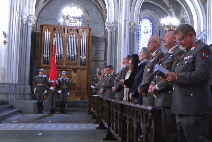 Soldaten bei einem Gottesdienst während der Soldatenwallfahrt nach Lourdes.
