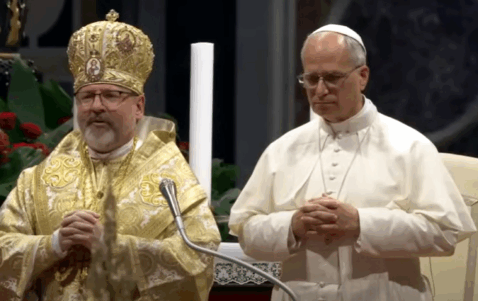 Papst Leo drückt beim Treffen mit ukrainischen Pilger und Großerzbischof der Ukrainischen Griechisch-Katholischen Kirche Sviatoslav Schewtschuk seine Solidarität mit der Ukraine aus.