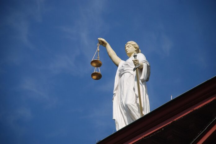 Justitia - als Symbol für den Freispruch von dem Vorwurf der Blasphemie