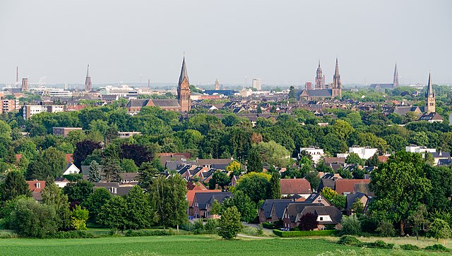 Blick auf Krefeld, wo die Männerwallfahrt 2025 des Bistums Aachen stattfindet.