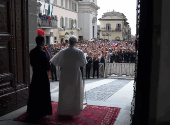 Papst Leo beim Angelusgebet in Castel Gandolfo