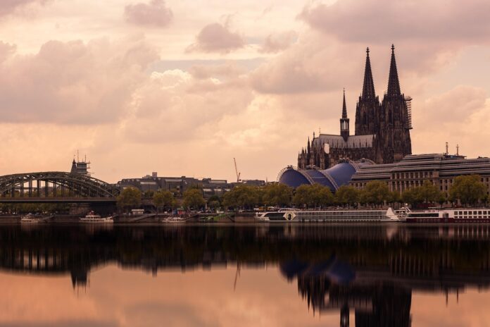 Blick auf den Kölner Dom - die größte Kirche im Erzbistum Köln.