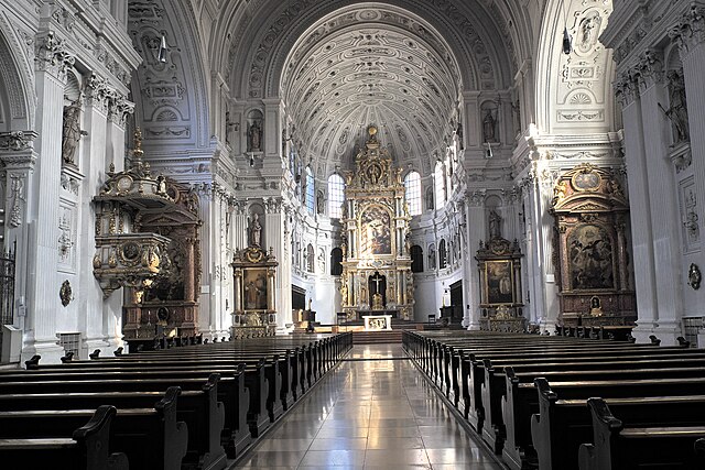 Blick in die Jesuitenkirche St. Michael in München