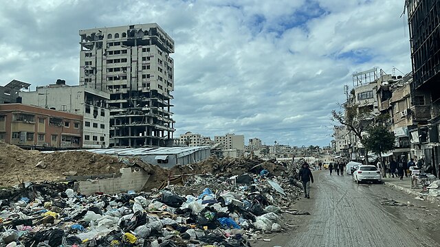 Eine zerstörte Straße in Gaza-Stadt
