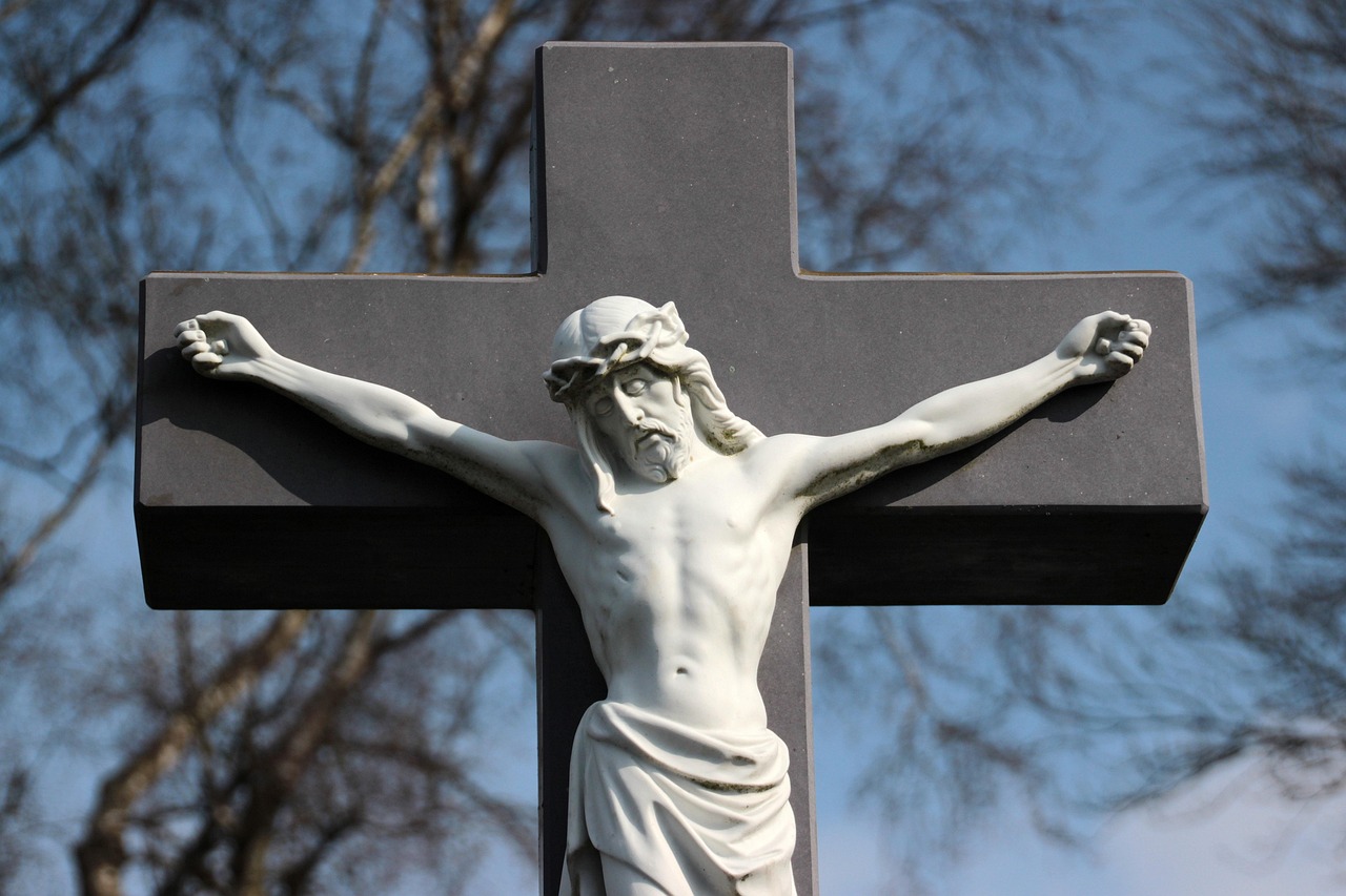 Christusfigur am Kreuz