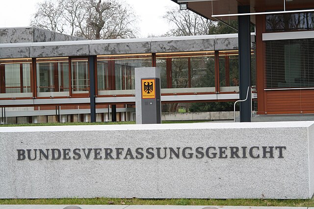 Bundesverfassungsgericht Bundesverfassungsgericht in Karlsruhe lässt Kirchenmitgliedschaft als Einstellungskriterium zu.