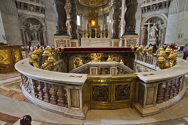 Blick auf den Altar im Petersdom