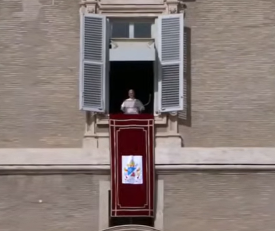 Screenshot 2025-10-27 070024 Papst Leo XIV. beim Angelus