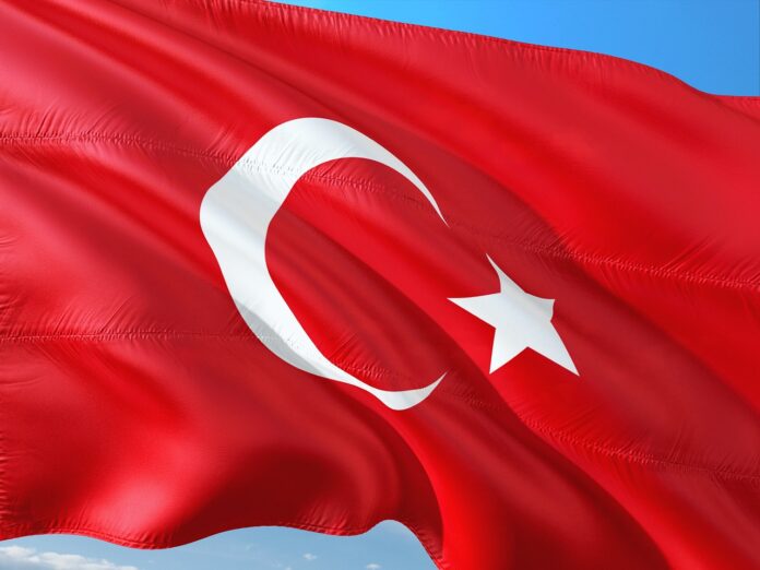 international-2681373_1280 Die Flagge der Türkei, wo die Ausweisung von ausländischen Christen zunimmt.