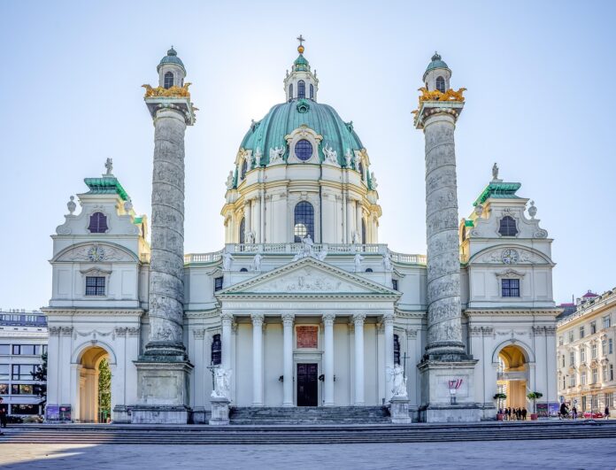 Die Karlskirche in Wien