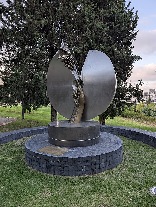 Ein Denkmal für die Opfer des Holodomor im Wohl Rose Park in Jerusalem