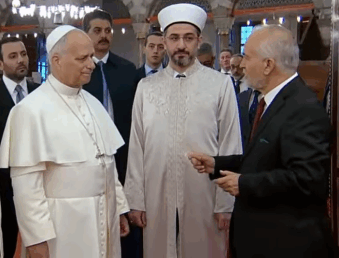 Papst Leo besucht die Blaue Moschee