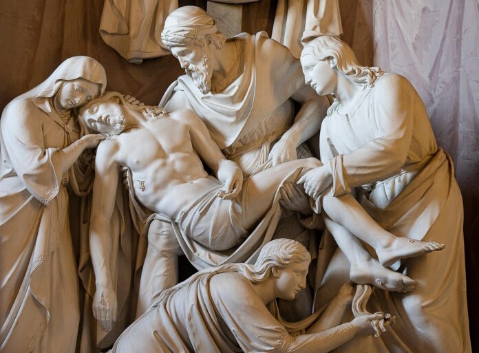 Jesus wird vom Kreuz genommen.