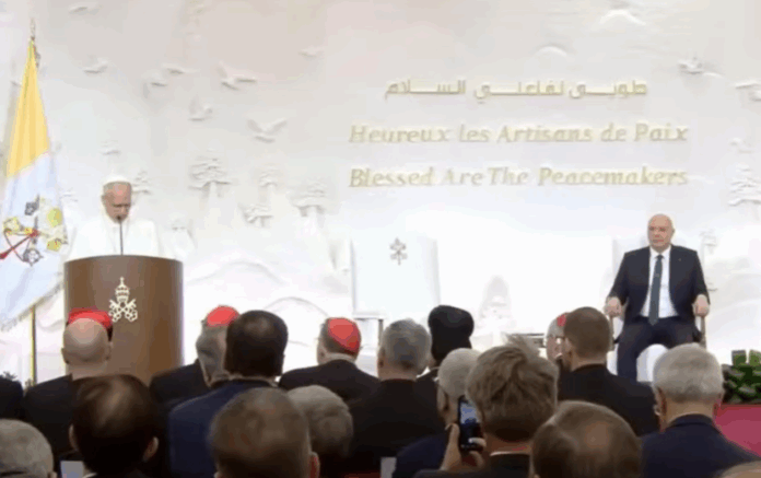 Papst Leo bei einer Ansprache im Libanon