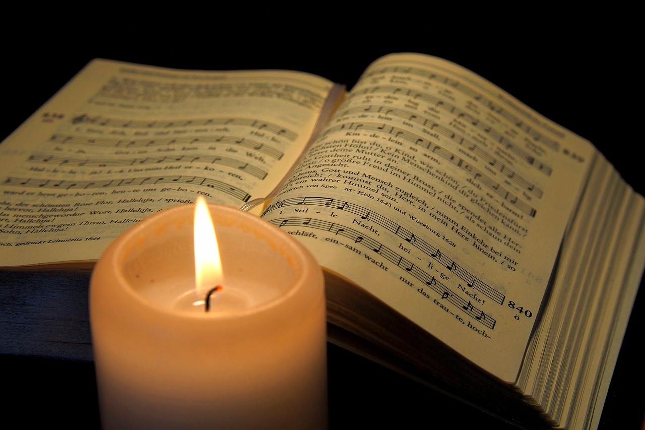 Ein Gotteslob und eine Kerze