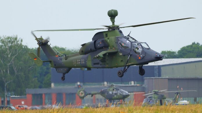 Ein Helikopter der Bundeswehr im Landeanflug