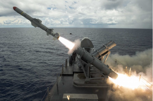 US Navy feuert eine Rakete ab