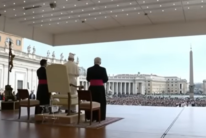 Papst Leo XIV. bei der Katechese über das Konzilsdokument Lumen gentium