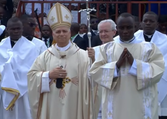 Papst Leo XIV. bei der Papstmesse in Douala